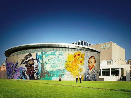 Van Gogh Museum entrance